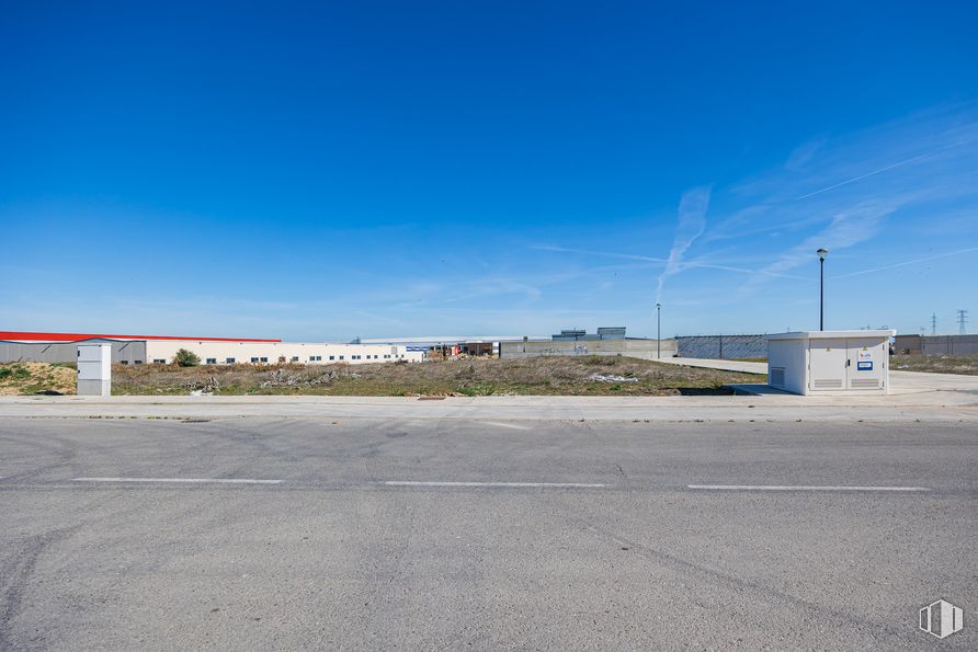 Land for sale at Polígono El Rabanal, Illescas, Toledo, 45200 with sky, cloud, asphalt, road surface, gas, landscape, horizon, tar, city and road around