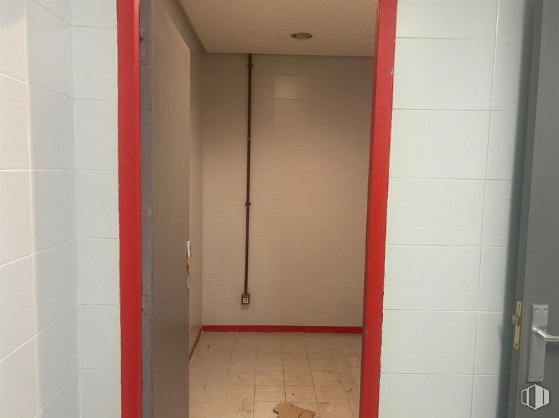 Nave en venta en Edificio Indubuilding Goico, Calle Vía de los Poblados, 17, Hortaleza, Madrid, 28033 con rojo, suelos, suelo, azulejo, pintura, suelo de baldosas y limpieza alrededor