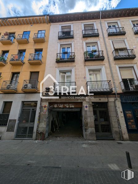 Local en venta en Calle Ballesta, Centro, Madrid, 28004 con ventana, nube, cielo, edificio, diseño urbano, condominio, puerta, zona residencial, inmobiliario y ciudad alrededor