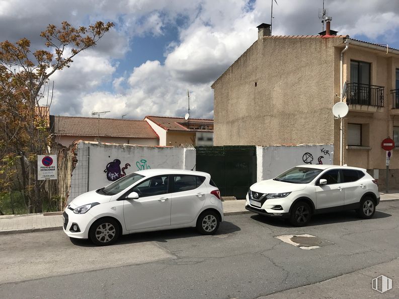 Suelo en venta en Calle La Paz, 40, Valdemorillo, Madrid, 28210 con coche, neumático, rueda, nube, cielo, vehículo terrestre, vehículo, edificio, ventana y diseño automotriz alrededor