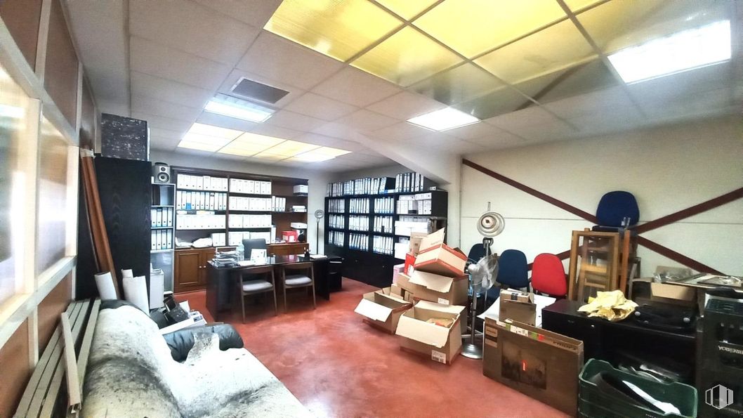 Industrial for sale at Pol. Ind. Prado Overa , Leganés, Madrid, 28914 with couch, lighting, light fixture, shelving, shelf, furniture, interior design, flooring, ceiling and floor around