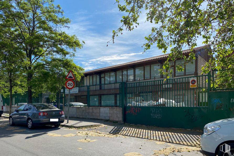 Nave en venta en Calle Silicio, 34, Torrejón de Ardoz, Madrid, 28850 con coche, rueda, neumático, cielo, nube, vehículo, edificio, placa de matrícula del vehículo, iluminación automotriz y vehículo motorizado alrededor