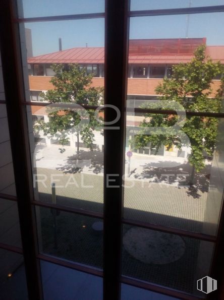 Office for sale at Rivas Centro, Plaza Constitución, 2, Rivas-Vaciamadrid, Madrid, 28529 with property, plant, fixture, tree, shade, interior design, window, font, morning and tints and shades around