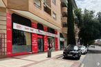 Retail for sale & for rent at Avenida de Europa, Toledo, 45003 with car, building, wheel, vehicle, window, tire, door, tree, road surface and sky around