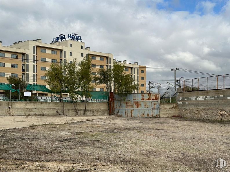 Suelo en alquiler en Calle Bernarda García, 14, Vicálvaro, Madrid, 28052 con edificio, nube, cielo, ventana, lote de terreno, diseño urbano, árbol, zona residencial, ciudad y paisaje alrededor