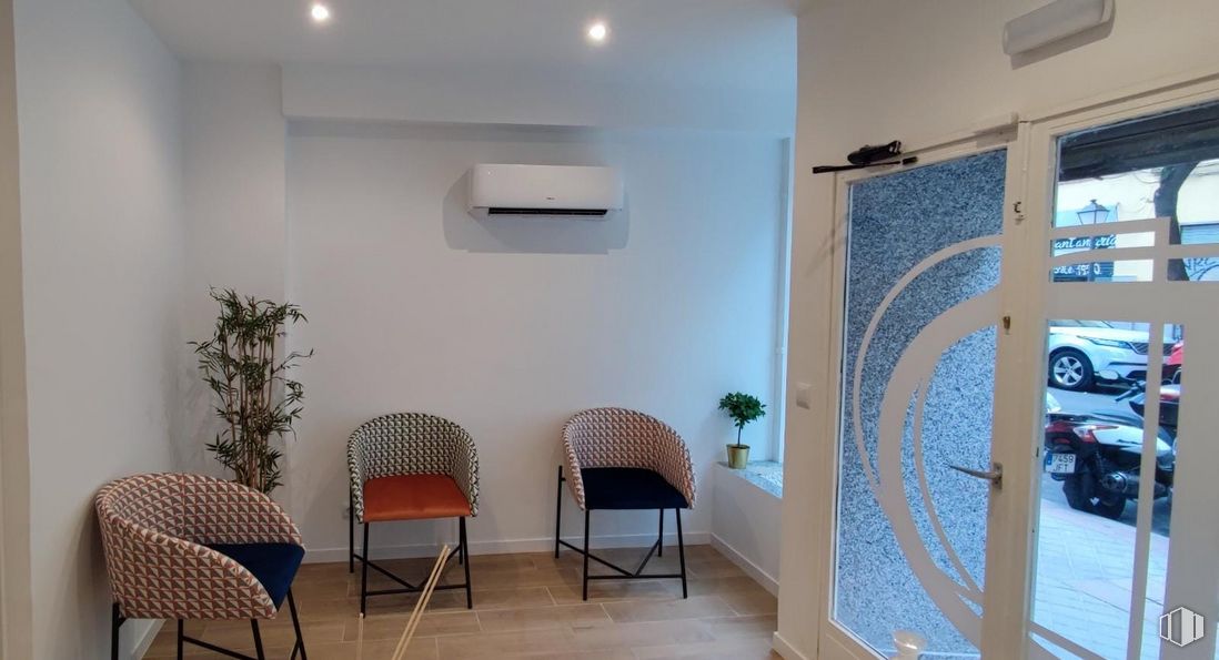 Oficina en alquiler en Calle Canarias, 4, Arganzuela, Madrid, 28045 con silla, propiedad, mueble, planta, alumbrado, pavimentos, piso, diseño de interiores, comodidad y planta de interior alrededor