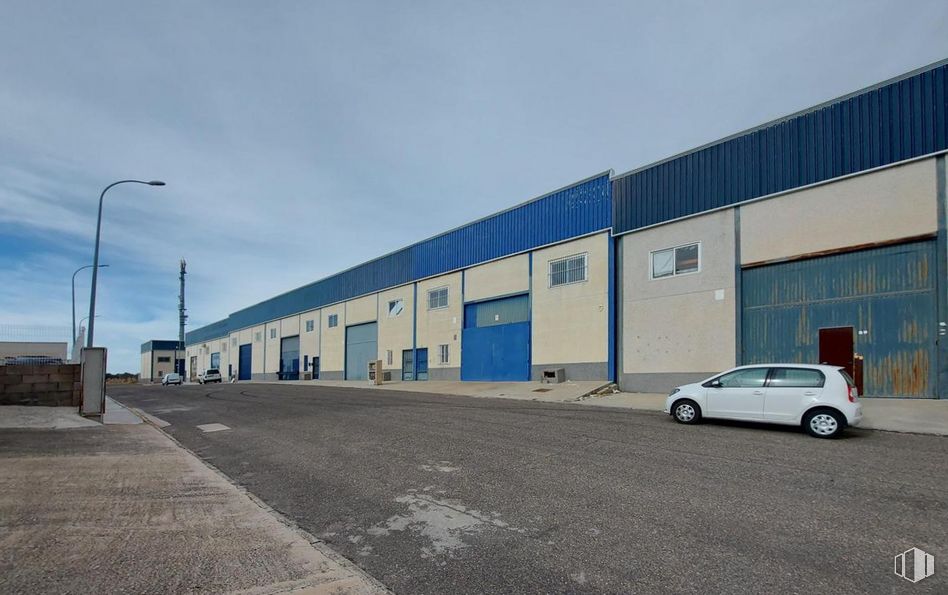 Industrial for sale at Calle Maestro Constructor, Yuncler, Toledo, 45529 with car, building, street light, automotive parking light, sky, tire, wheel, cloud, vehicle and automotive tire around