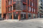 Retail for rent at Calle Delicias, 2, Fuenlabrada, Madrid, 28944 with person, car, building, window, wheel, tire, condominium, urban design, road surface and tower block around