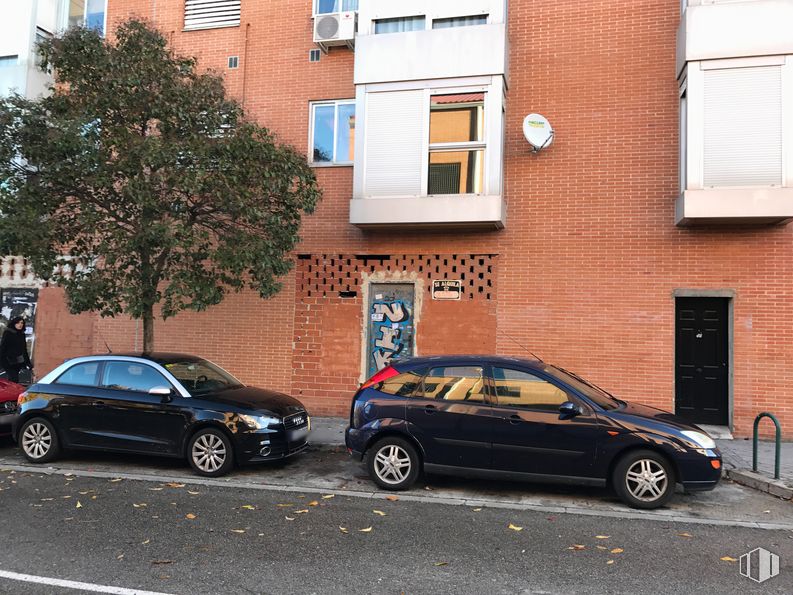 Local en alquiler y venta en Calle Alas, 23, Barajas, Madrid, 28042 con coche, neumático, puerta, rueda, luz de estacionamiento automotriz, vehículo terrestre, vehículo, edificio, ventana y luz de posición lateral automotriz alrededor