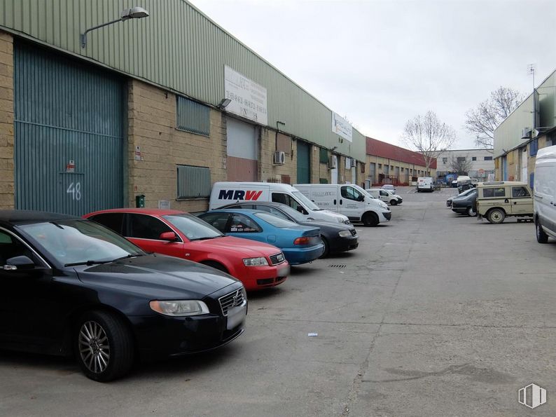 Industrial for sale at Polígono P-29, Collado Villalba, Madrid, 28400 with car, tire, wheel, van, building, door, automotive parking light, land vehicle, vehicle and motor vehicle around