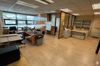 Office for sale at Calle Vía Dos Castillas, 15, Pozuelo de Alarcón, Madrid, 28224 with desk, table, building, interior design, floor, chair, flooring, wood, hardwood and ceiling around