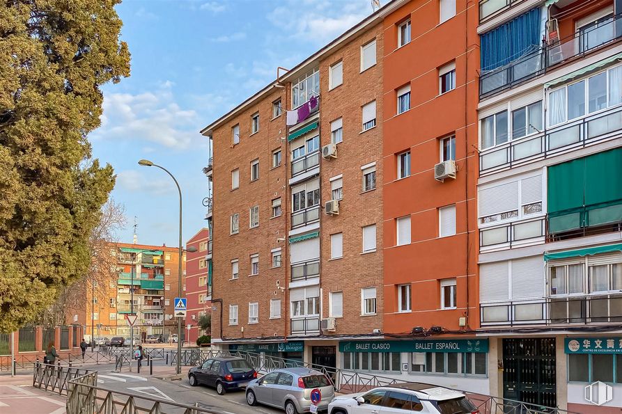 Local en venta en Plaza Jiménez Díaz, 1, Getafe, Madrid, 28903 con coche, edificio, neumático, rueda, ventana, durante el día, cielo, vehículo, nube y infraestructura alrededor