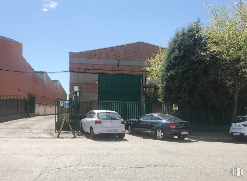 Nave en venta en Calle Sierra de Guadarrama, 56, San Fernando de Henares, Madrid, 28830 con coche, casa, luz de estacionamiento automotriz, neumático, cielo, edificio, rueda, vehículo, luz trasera y de freno automotriz y iluminación automotriz alrededor