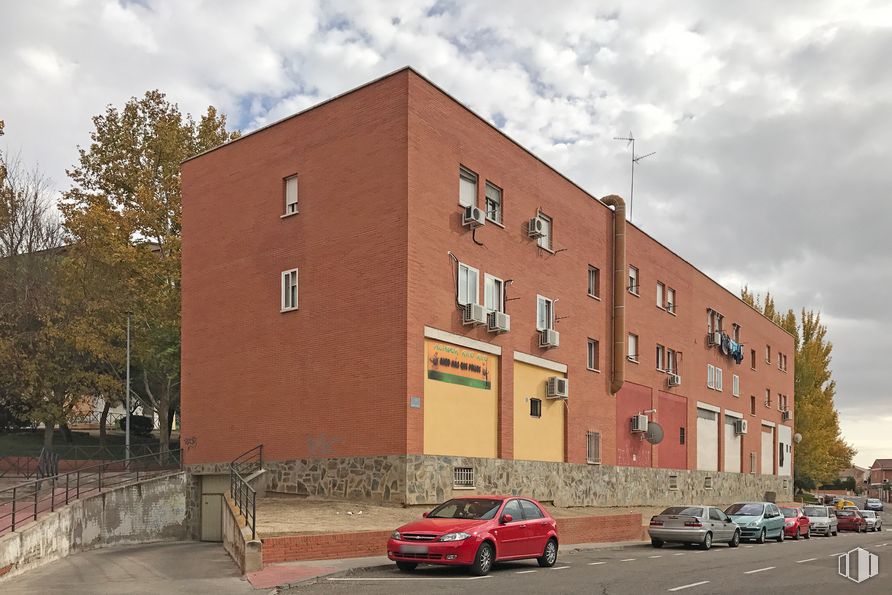 Local en venta en Paseo Gala, 2, Illescas, Toledo, 45200 con coche, edificio, nube, rueda, cielo, neumático, propiedad, vehículo, ventana y árbol alrededor