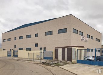 Nave en venta en Zona industrial Sur Occidental, Móstoles, Madrid, 28938 con edificio, cielo, nube, ventana, rueda, fachada, gas, edificio comercial, asfalto y diseño urbano alrededor