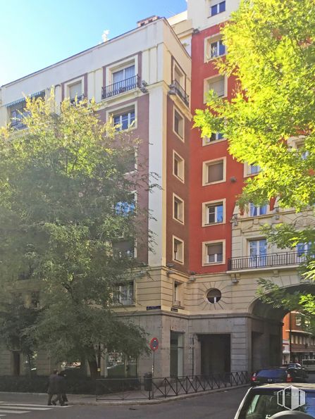 Local en alquiler en Calle Rodriguez San Pedro, 5, Chamberí, Madrid, 28015 con edificio, coche, ventana, día, cielo, planta, árbol, bloque de torre, diseño urbano y condominio alrededor