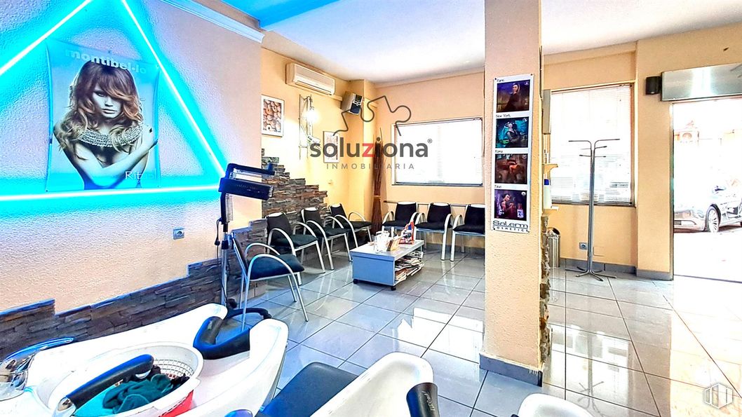 Retail for rent at Calle Dr. Barraquer, 7, Getafe, Madrid, 28903 with chair, table, beauty salon, advertising, graphics, hotel and clinic around