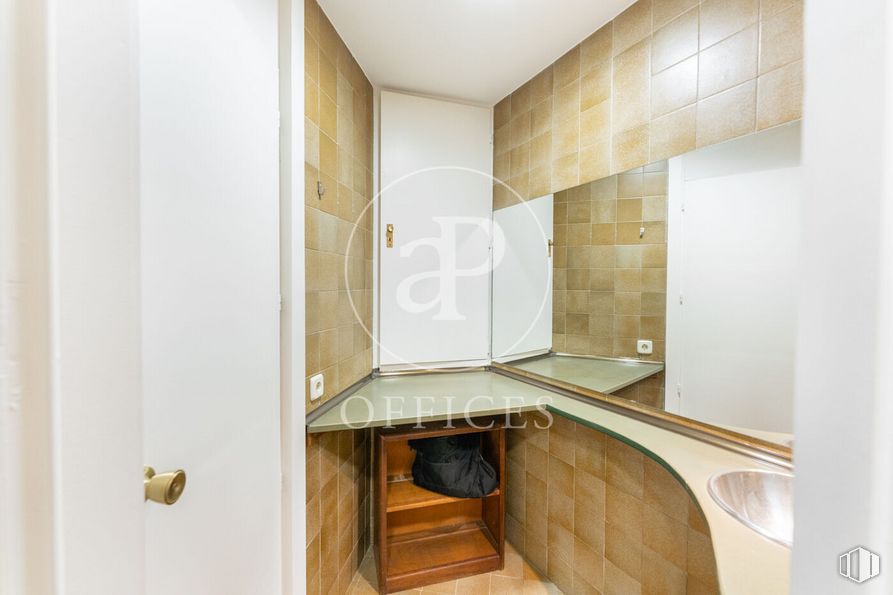 Oficina en venta en Avenida Pío XII, Chamartín, Madrid, 28016 con propiedad, madera, interiorismo, accesorio, suelo, pared, suelos, madera dura, ebanistería y tinte para madera alrededor