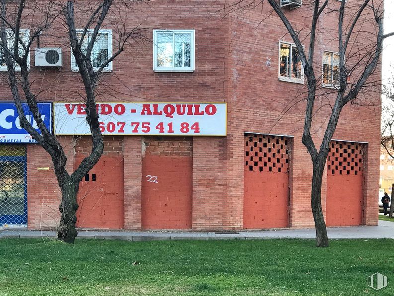 Local en alquiler y venta en Calle Alhaquén, 8, Getafe, Madrid, 28903 con edificio, ventana, puerta, planta, árbol, albañilería, ladrillo, accesorio, fachada y zona residencial alrededor