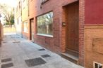 Retail for sale & for rent at Calle Gutiérrez Orejón, 4, Guadalajara, 19001 with door, picture frame, window, infrastructure, road surface, wood, brickwork, orange, brick and architecture around