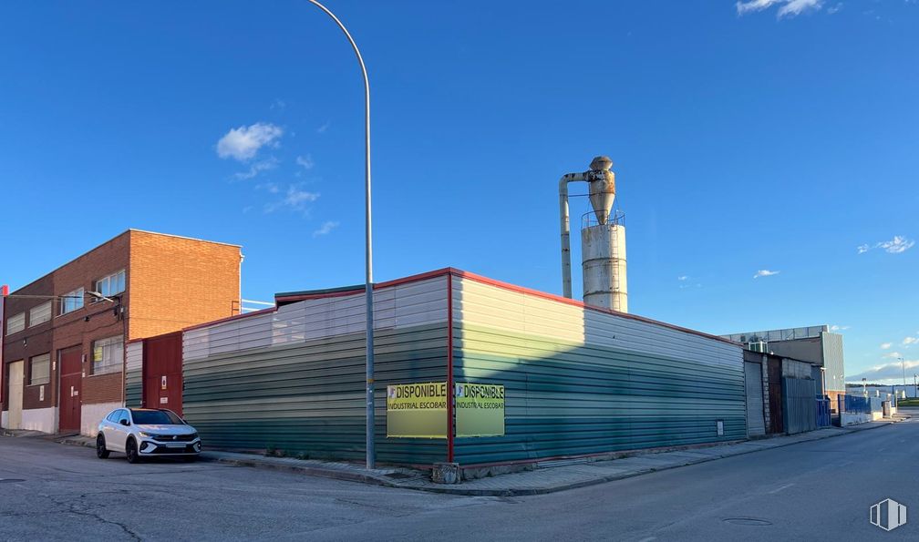 Industrial for sale at Zona Avenida Madrid, Arganda del Rey, Madrid, 28500 with car, building, composite material, electricity, public utility, concrete, engineering, pole, electrical supply and building material around