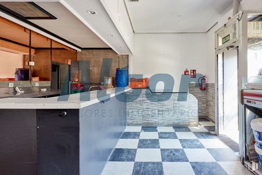 Local en venta en Paseo Yeserías, Arganzuela, Madrid, 28005 con edificio, propiedad, mueble, ebanistería, encimera, diseño de interiores, casa, cocina, arquitectura y silla alrededor