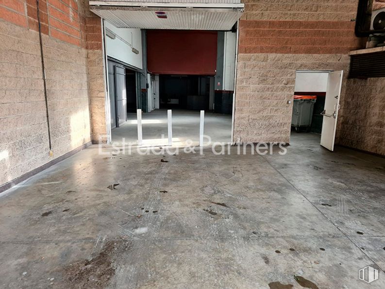 Nave en venta en Calle Manuel Tovar, Fuencarral - El Pardo, Madrid, 28034 con superficie de carretera, asfalto, piso, suelo, material compuesto, acera, material de construcción, ciudad, gas y carretera alrededor