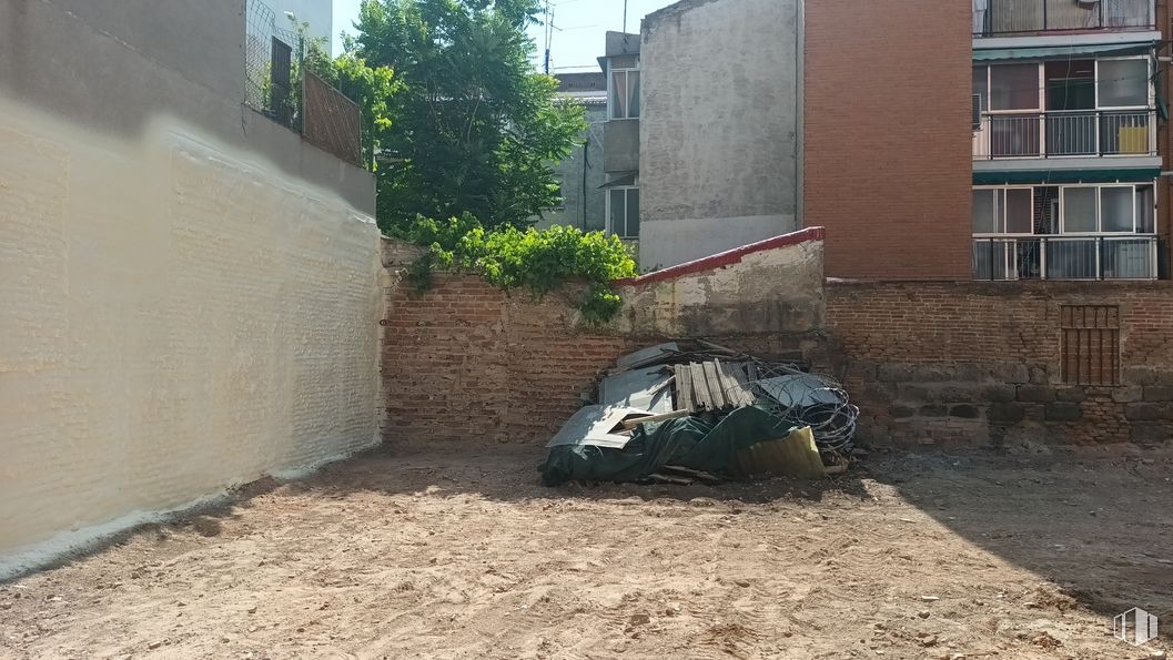 Suelo en venta en Calle Calero Pita, 29, Puente de Vallecas, Madrid, 28053 con ventana, productos envasados, planta, superficie de la carretera, edificio, neumático de automoción, asfalto, lote de terreno, hierba y suelos alrededor