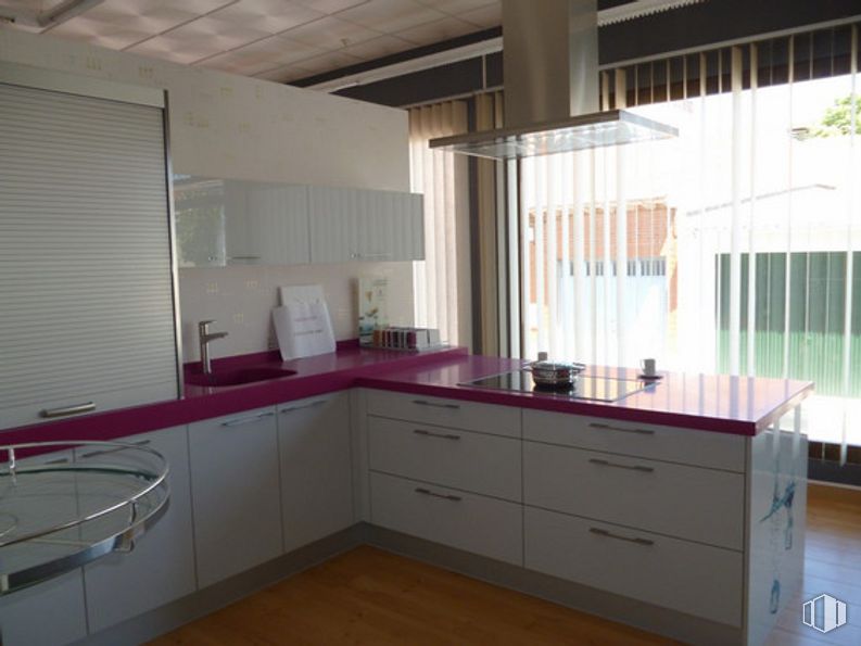 Retail for sale at Calle Maestro Vicente Rodríguez, Fuensalida, Toledo, 45510 with cabinetry, lighting, window blind, countertop, property, furniture, building, tap, sink and kitchen around