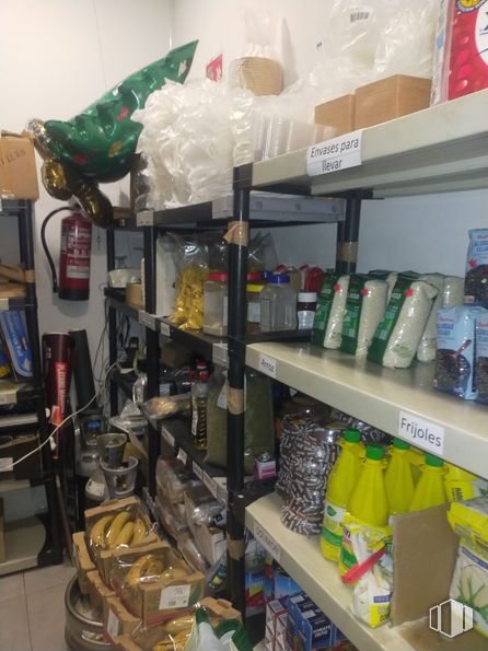 Retail for rent at Zona La Fortuna, Leganés, Madrid, 28917 with building, shelf, shelving, gas, plastic bottle, retail, service, machine, bottle and plastic around