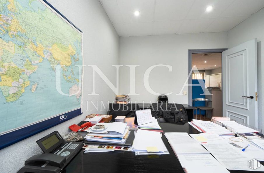 Oficina en venta en Nueva España, Chamartín, Madrid, 28016 con puerta, mesa, edificio, interiorismo, escritorio, mapa, suelos, espacio, evento y arte alrededor