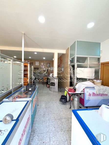 Local en venta en Casco Histórico de Barajas, Barajas, Madrid, 28042 con estante, edificio, estantería, suelo, suelos, inmobiliario, venta al por menor, techo, tienda y máquina alrededor