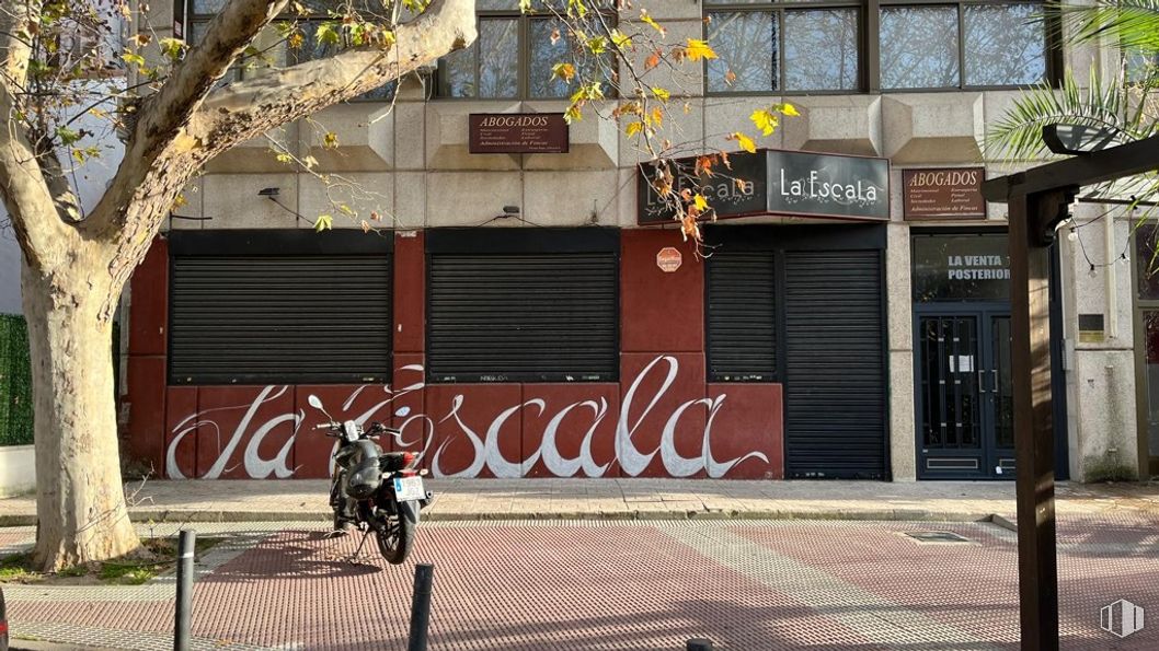 Retail for sale at Calle Venta, Collado Villalba, Madrid, 28400 with motorcycle and window around