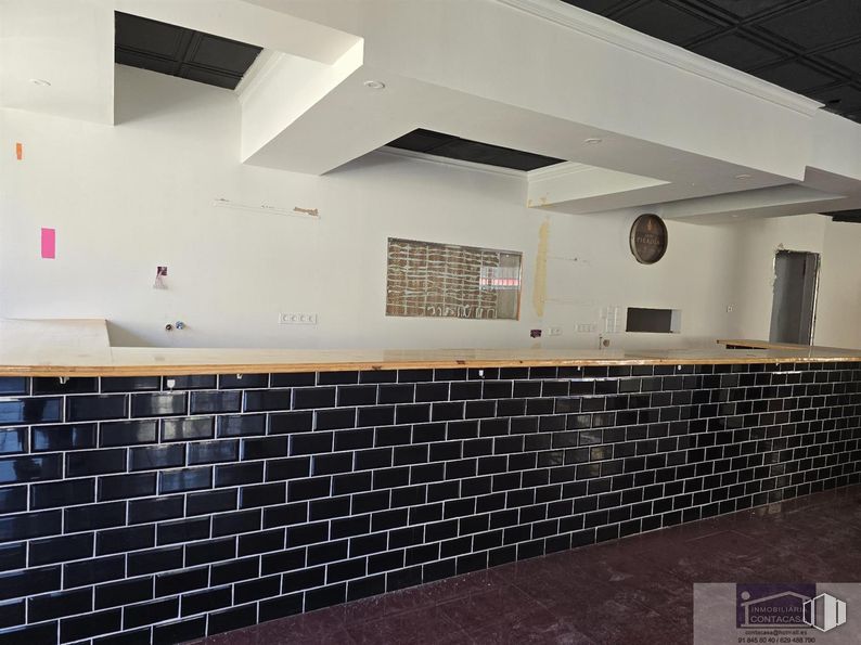 Retail for rent at Calle San Sebastián, Colmenar Viejo, Madrid, 28770 with property, interior design, building, house, architecture, rectangle, flooring, floor, line and wood around