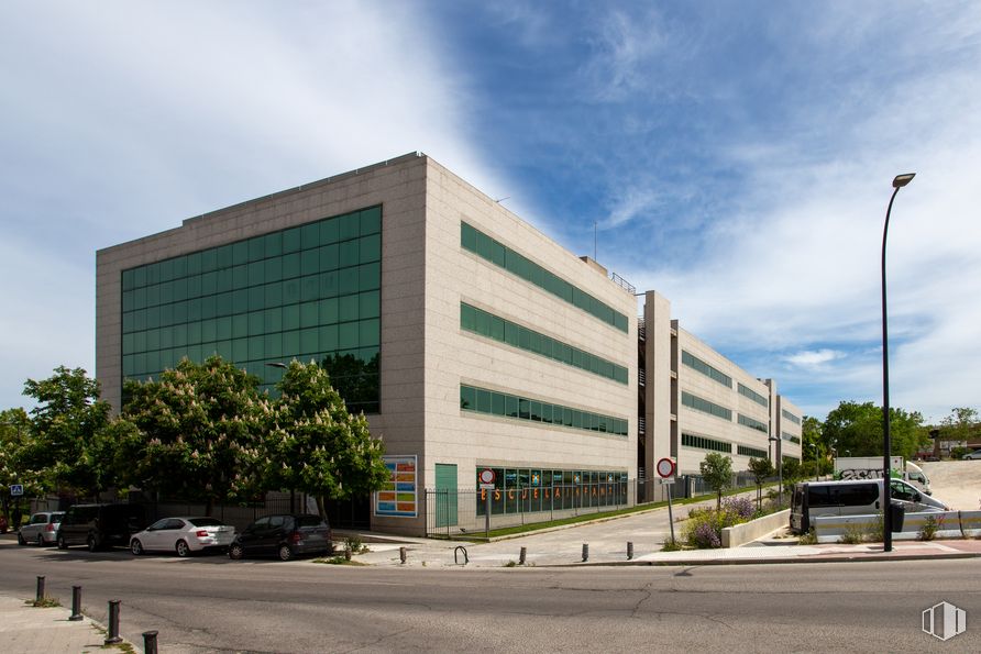 Oficina en alquiler en Avenida Tenerife, 2, San Sebastián de los Reyes, Madrid, 28700 con edificio, nube, cielo, propiedad, rueda, vehículo, planta, diseño urbano, árbol y edificio comercial alrededor