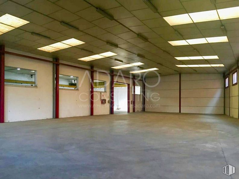 Nave en venta en Zona industrial, Humanes de Madrid, Madrid, 28970 con lámpara, alumbrado, edificio, hall, accesorio, suelos, techo, aparcamiento, sombra y tintes y matices alrededor