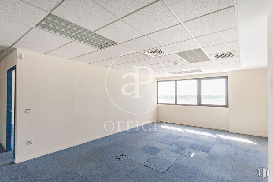 Oficina en alquiler en Zona Ensanche, Alcobendas, Madrid, 28100 con edificio, ventana, hall, suelos, suelo, sombra, accesorio, techo, vidrio y espacio alrededor