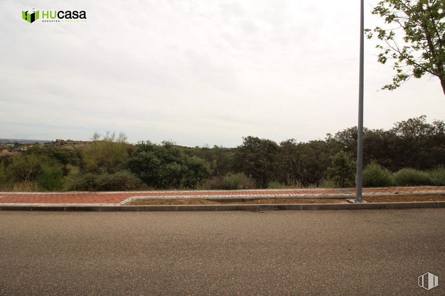 Land for sale at Zona Urbanización Montesión, Toledo, 45008 with cloud, sky, plant, road surface, asphalt, land lot, tree, grass, tar and thoroughfare around