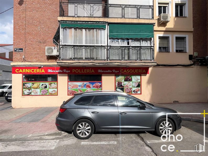 Retail for rent at Calle San Braulio, 3, Carabanchel, Madrid, 28019 with wheel, car, window, tire, vehicle, automotive tail & brake light, building, automotive lighting, automotive tire and automotive design around