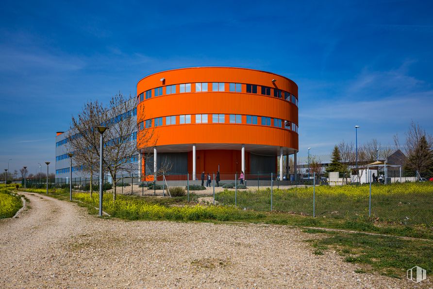 Nave en alquiler en Calle Margarita Salas, 6, Leganés, Madrid, 28919 con edificio, cielo, nube, planta, día, asfalto, árbol, terreno, hierba y casa alrededor