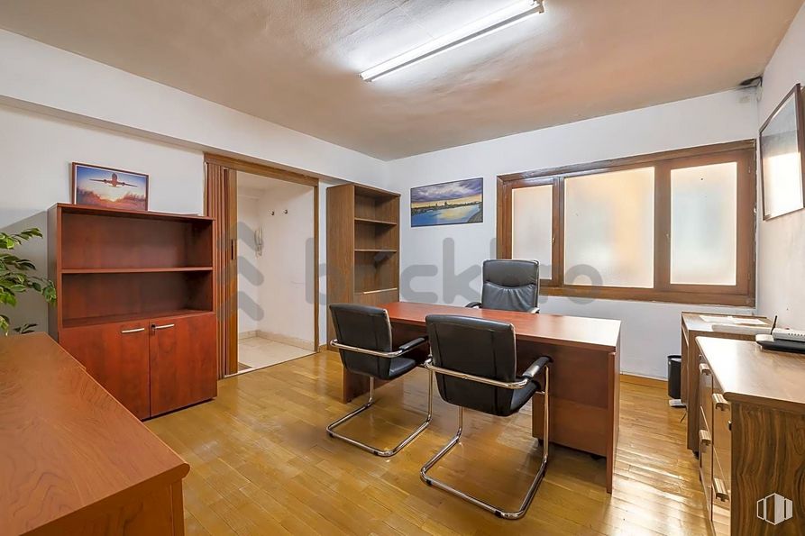 Oficina en venta en Calle Bolivia, Chamartín, Madrid, 28016 con silla, lámpara, escritorio, alumbrado, ventana, ebanistería, mueble, planta de interior, edificio y mesa alrededor