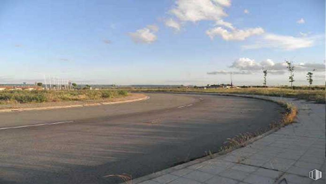 Suelo en venta en Calle Angarillas, Quer, Guadalajara, 19209 con nube, cielo, planta, superficie de carretera, asfalto, lote de tierra, agua, hierba, vía pública y paisaje alrededor