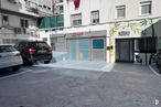 Retail for rent at Calle Cañas, 7, Ciudad Lineal, Madrid, 28016 with car, window, automotive parking light, automotive tail & brake light, family car, mid-size car, subcompact car, compact car, parking and city car around