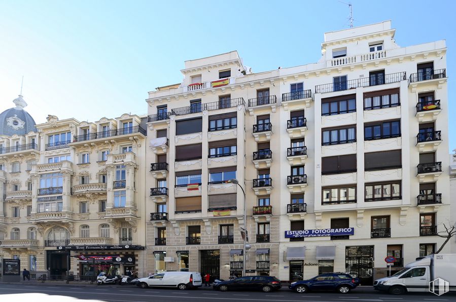 Oficina en alquiler en Calle Goya, 30, Salamanca, Madrid, 28001 con coche, edificio, camioneta, cielo, rueda, día, ventana, propiedad, vehículo y neumático alrededor