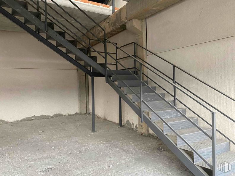 Industrial for sale at Calle Francisco Medina Mendoza, Cabanillas del Campo, Guadalajara, 19171 with stairs, handrail, composite material, metal, building material, iron, steel, baluster, daylighting and aluminium around