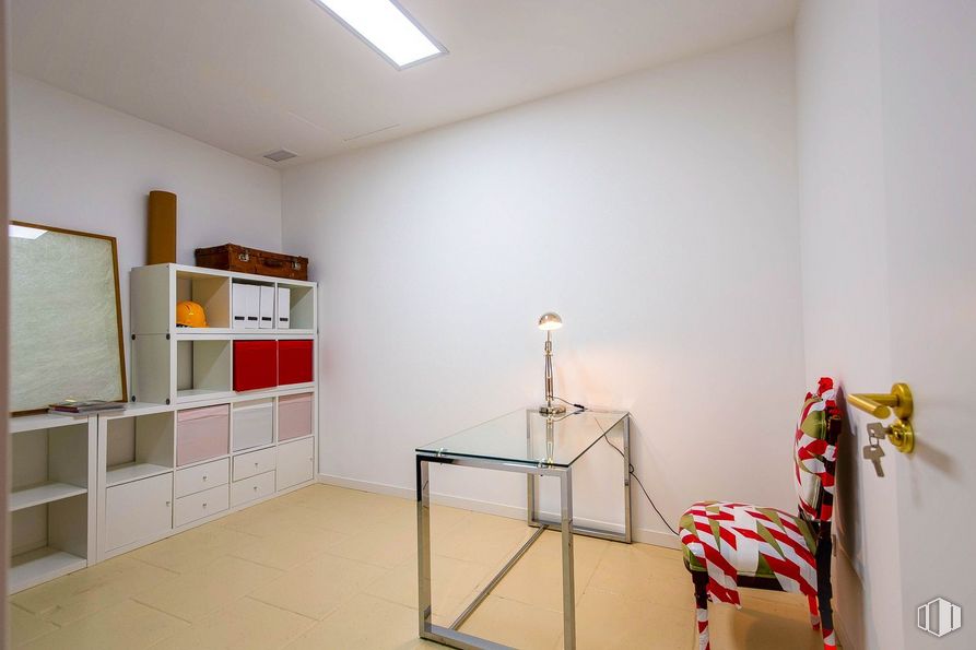 Local en venta en Calle Augusto Figueroa, Centro, Madrid, 28004 con silla, lámpara, alumbrado, mesa, propiedad, interiorismo, suelos, suelo, madera y pintura alrededor