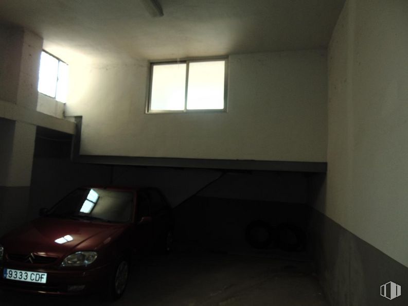 Retail for sale at Calle Tiemblo, Ávila, 05002 with car, window, wheel, automotive parking light, tire, vehicle, hood, automotive lighting, automotive tire and vehicle registration plate around