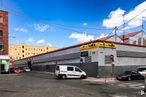 Retail for rent at Calle San Patricio, 1, Carabanchel, Madrid, 28019 with car, building, van, cloud, automotive parking light, sky, land vehicle, property, wheel and vehicle around