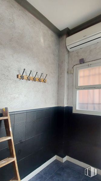 Retail for rent at Avenida San Crispín, Fuensalida, Toledo, 45510 with ladder, window, building, wood, interior design, flooring, line, floor, fixture and shade around