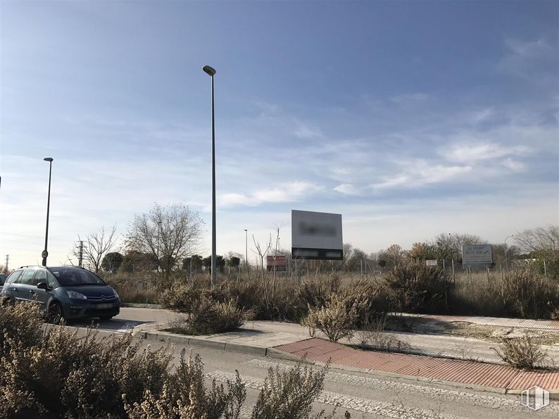 Land for sale at Calle Carmen Laforet, 33, San Blas - Canillejas, Madrid, 28022 with car, sky, road surface, asphalt, land lot, street light, pole, public utility, highway and sign around